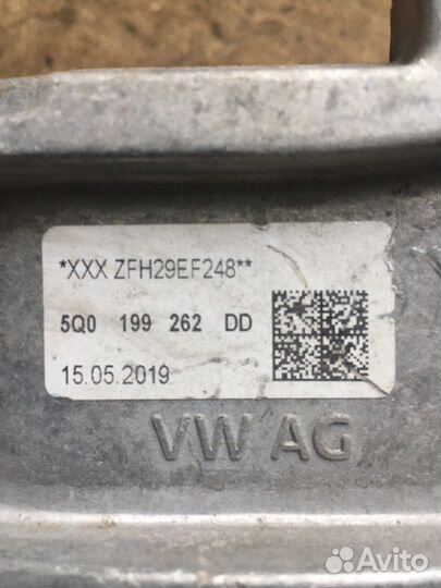 Подушка кронштейн опора двигателя Skoda Octavia A7