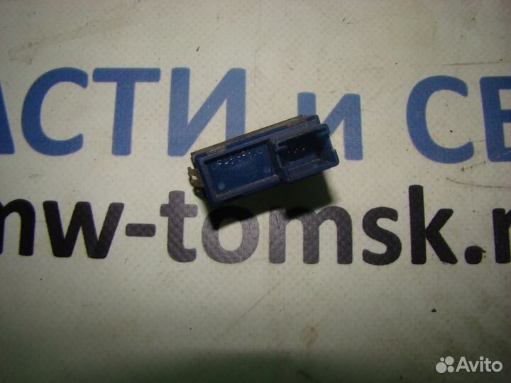 Кнопка отпирания двери багажника BMW 330Ci E46 200