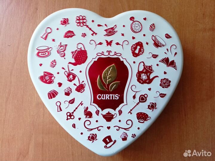 Банки жестяные из под чая, коньяка