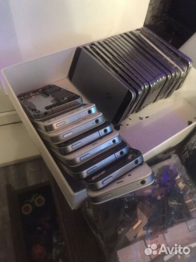 Коробка айфонов