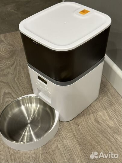 Новая автоматическая кормушка для кошек и собак