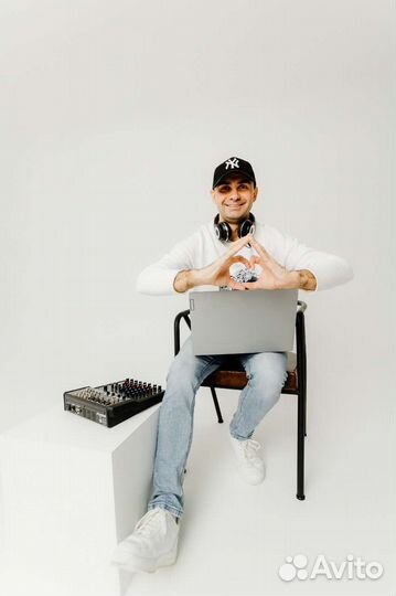 Диджей и ведущие на праздник