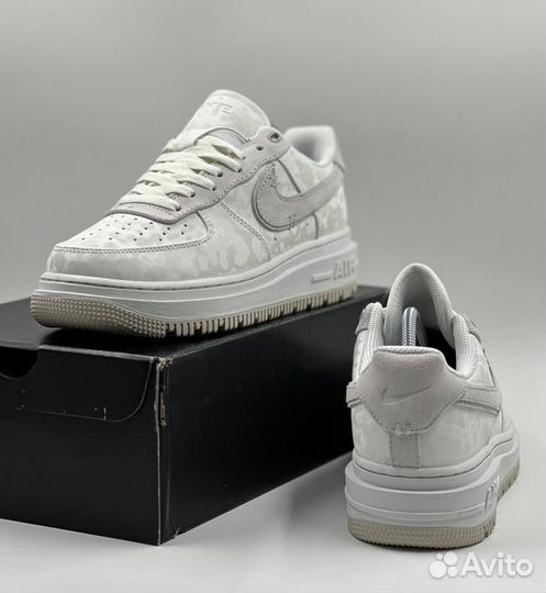 Кроссовки Nike Air Force 1 Lux