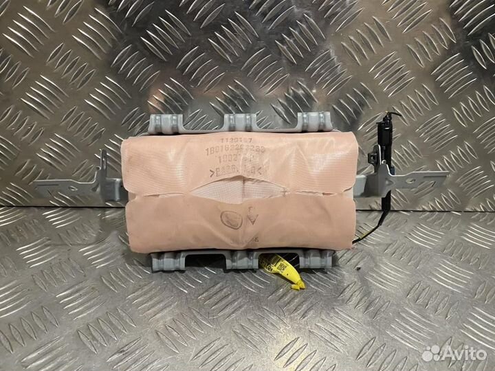 Подушка безопасности пассажирская (в торпедо) Mazd