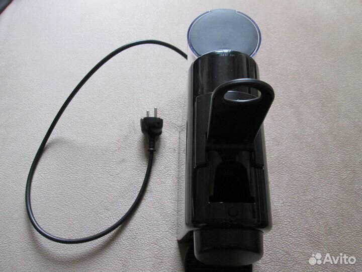 Кофемашина капсульная Delonghi Essenza Mini EN85.B