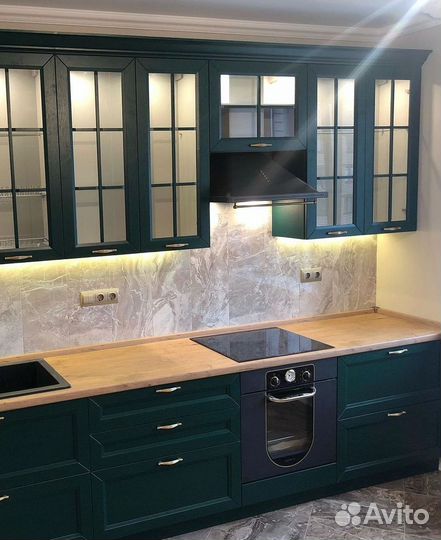 Современная кухня в потолок