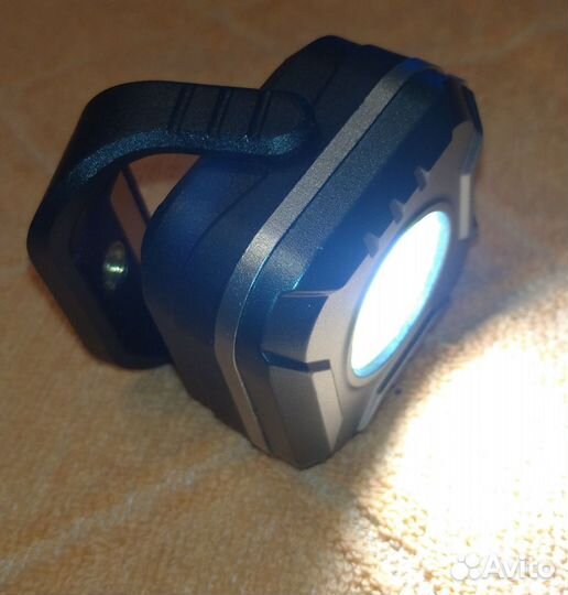 Строительный аккумуляторный фонарик