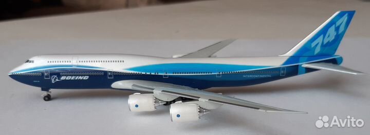 Модель самолета Boeing747-8 Intercontinental 1:500