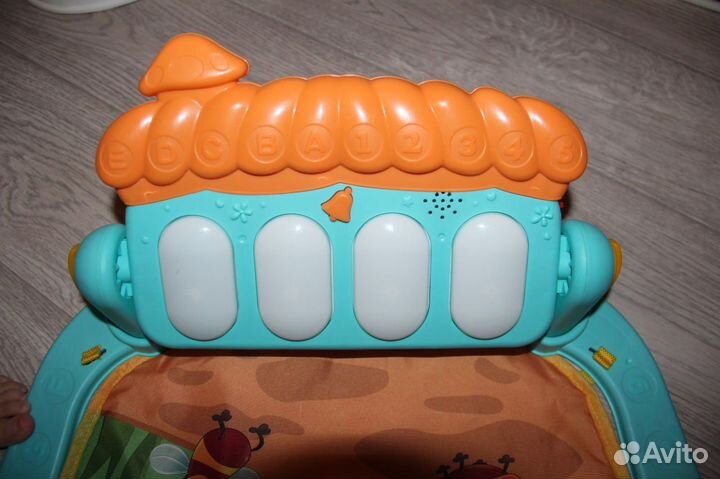 Развивающий коврик с пианино