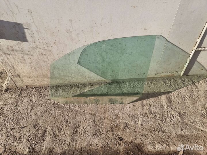 Стекло передней левой двери Кадди 3