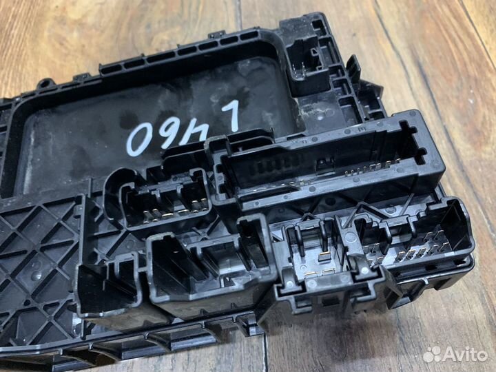 Lexus LS460L Блок предохранителей моторный