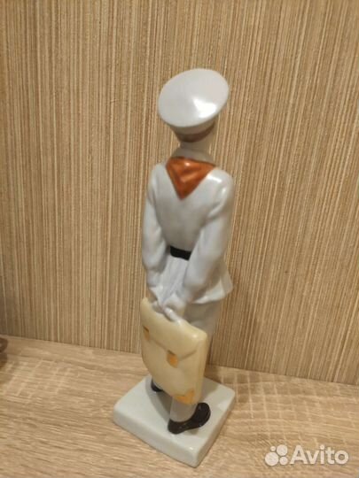 Статуэтка Мальчик с собакой