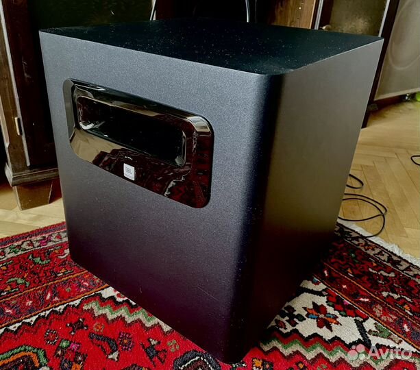 Студийный сабвуфер JBL LSR310S