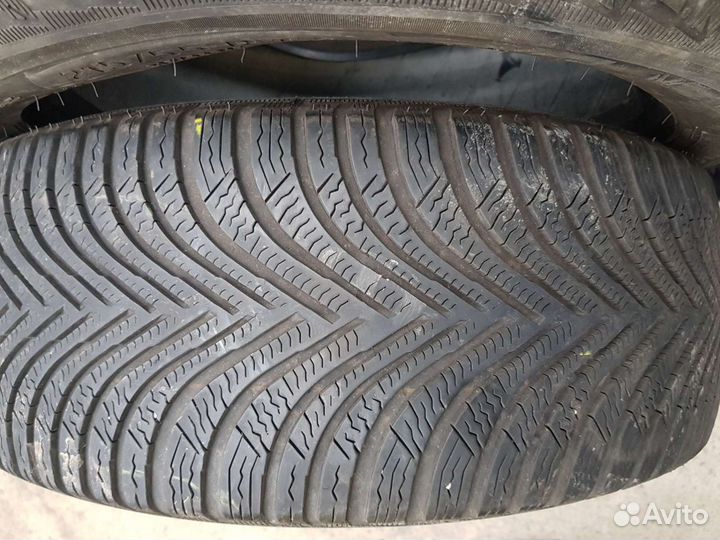 Michelin Alpin 5 215/55 R17 98V