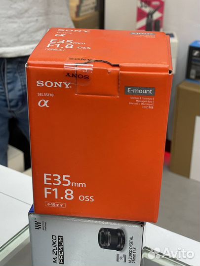 Объектив Sony E 35mm f/1.8