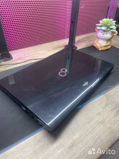 Ноутбук Fujitsu LifeBook AH532