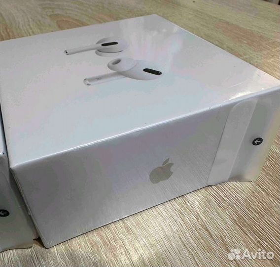 Новые беспроводные наушники Airpods pro
