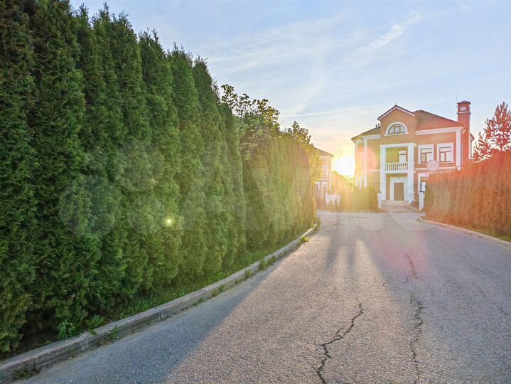 Коттедж 240 м² на участке 10 сот.