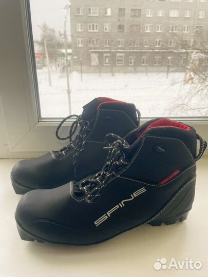 Лыжные ботинки