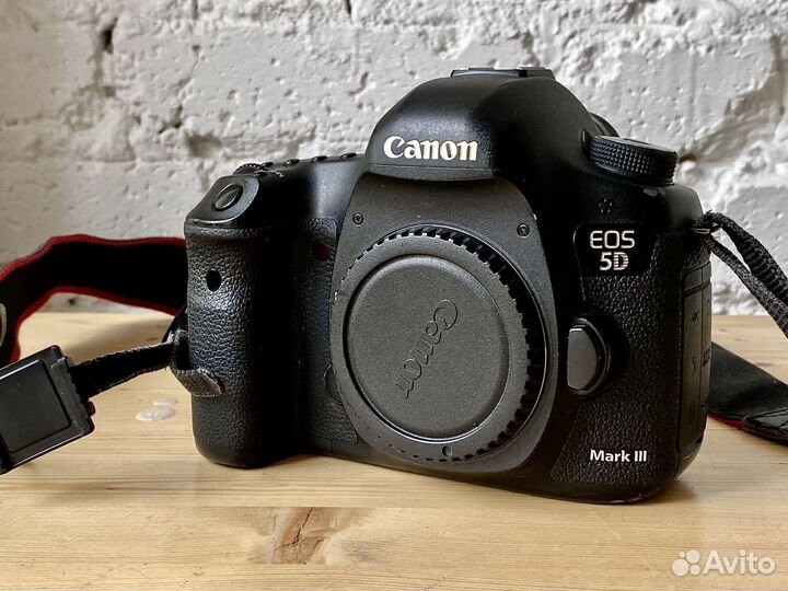 Зеркальный фотоаппарат EOS Canon 5D Mark iii