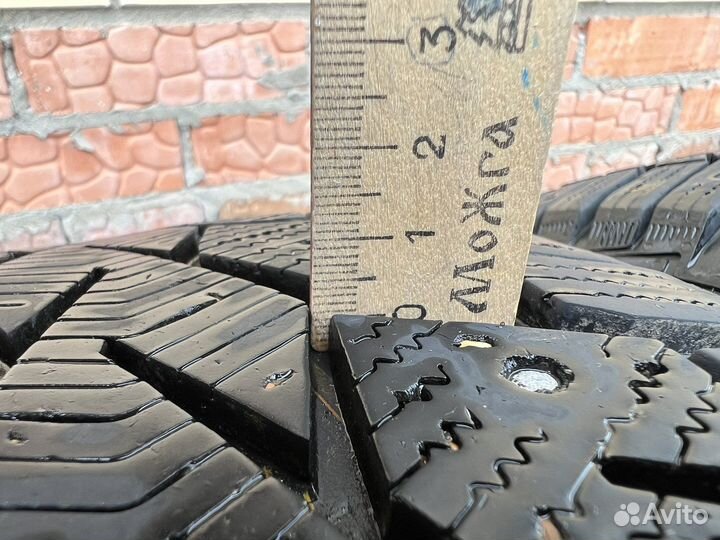 Gislaved NordFrost 100 215/55 R16