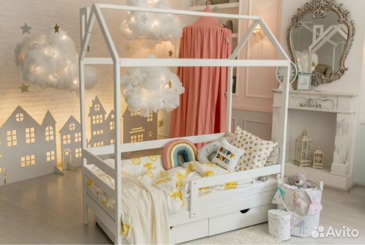 Кроватка детская из натурального дерева домик высо