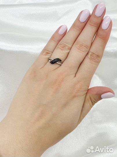 Золотое кольцо с бриллиантами 585 / 1.85 гр