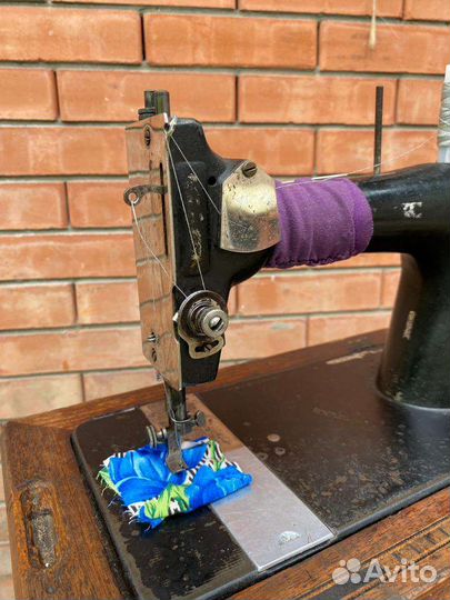 Швейная машинка зингер ручная