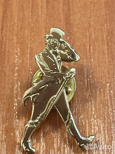 Значок на лацкан Johnnie Walker