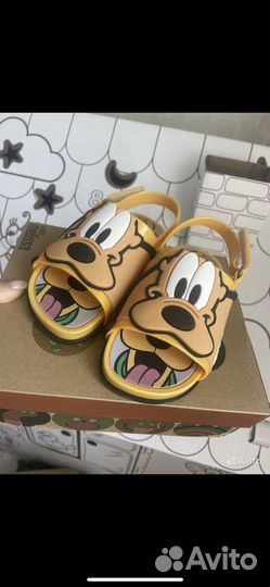 Сандалии melissa