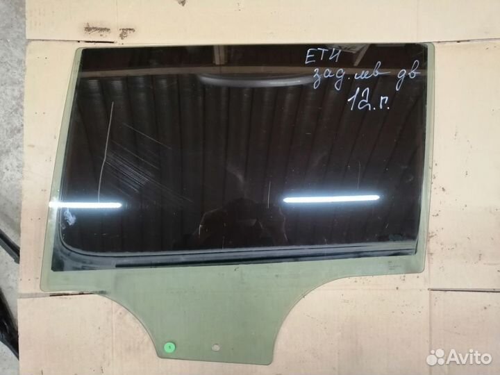 Стекло двери заднее левое Skoda Yeti