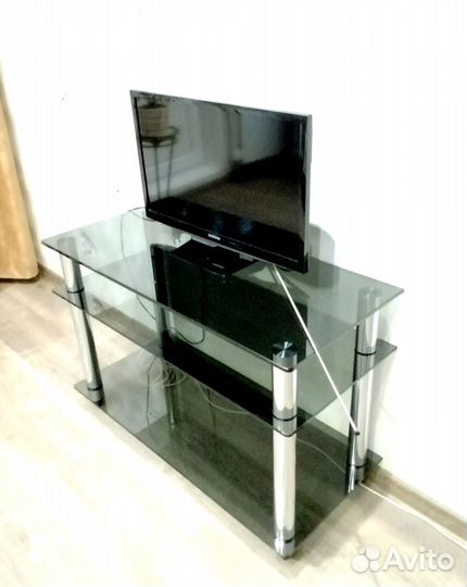Стеклянная тумба под тв