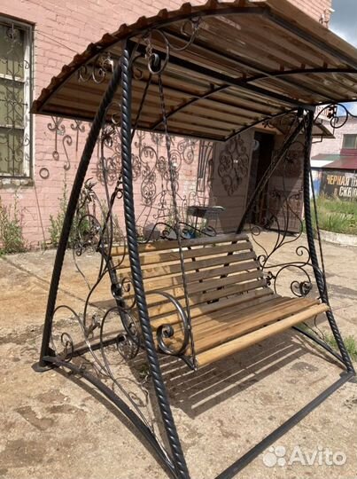 Качели кованные с поликорбонатом