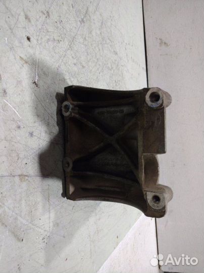 Кронштейн компрессора кондиционера Ford Focus 3