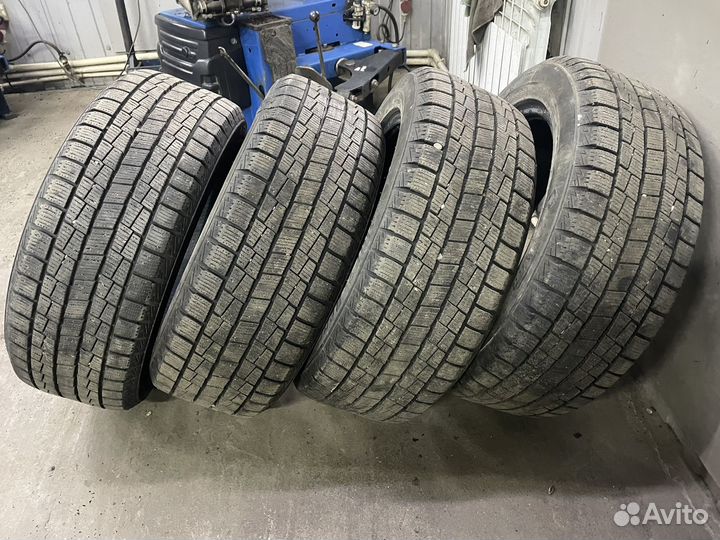 Foman Polar Bear 215/55 R17 94T