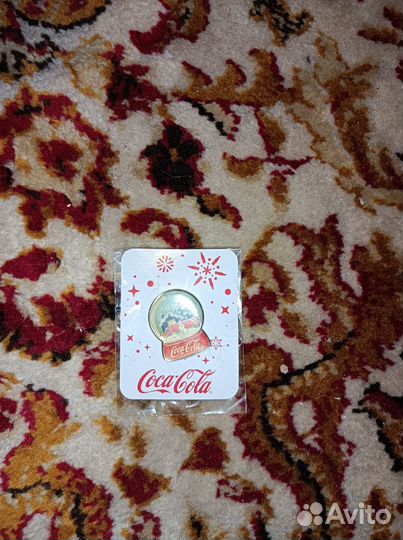Значки Кока-Кола новогодние