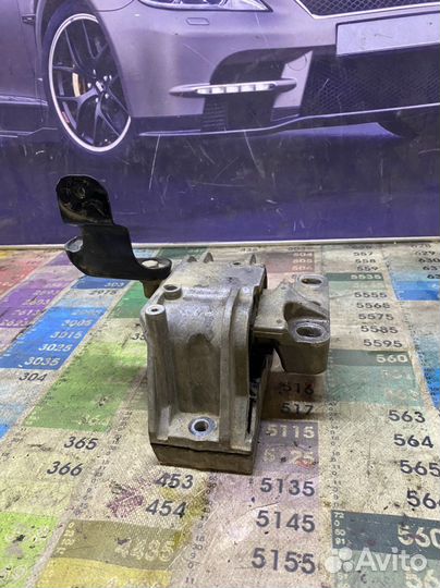 Подушка двигателя правая на skoda octavia a5 1.8