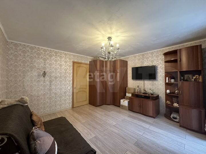 2-к. квартира, 58 м², 1/2 эт.