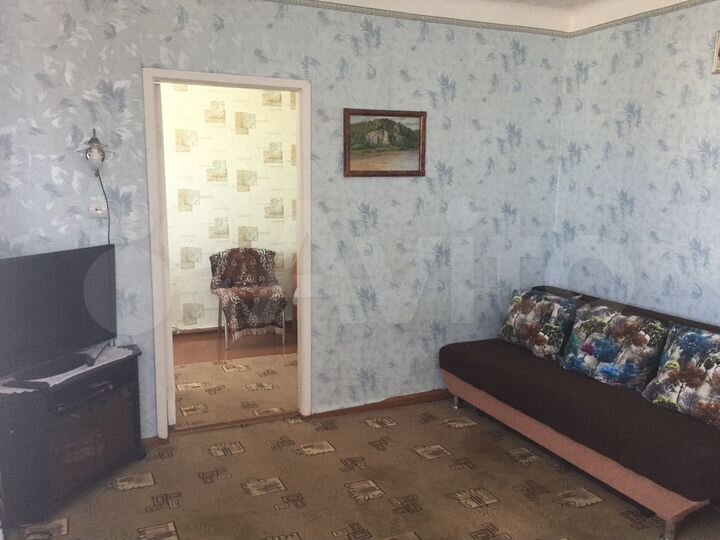 2-к. квартира, 42 м², 3/3 эт.