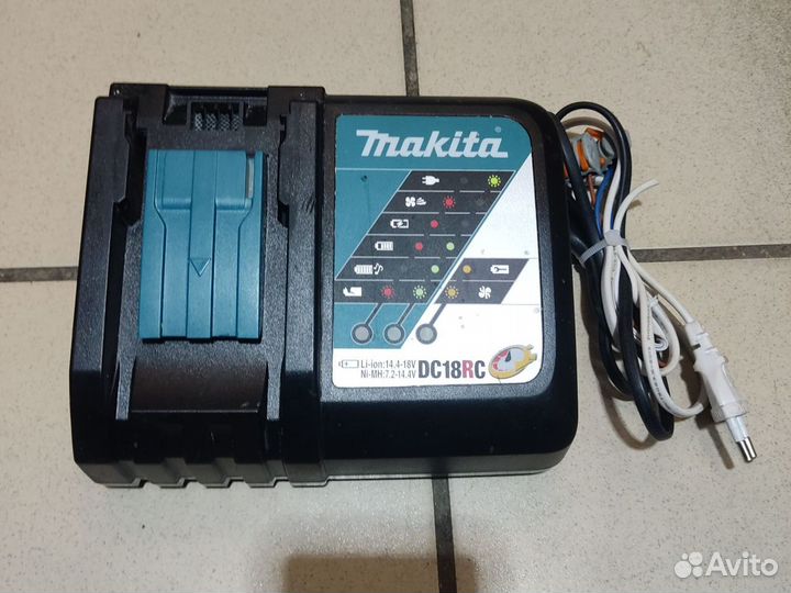 Зарядка для шуруповерта Makita