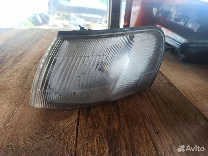 Поворотник левый Corolla 7 e100