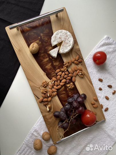 Поднос из дерева и эпоксидной смолы