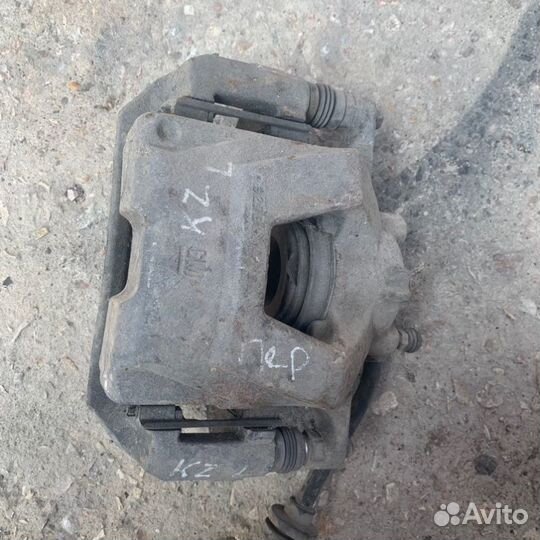 Суппорт передний Chevrolet Cruze седан F16D3 2011