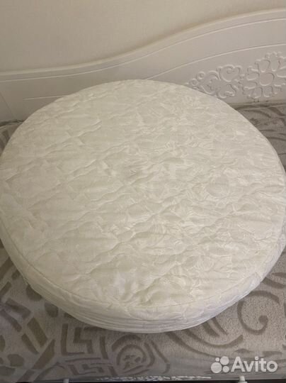 2 матраса в детскую кроватку(овальный и круглый)