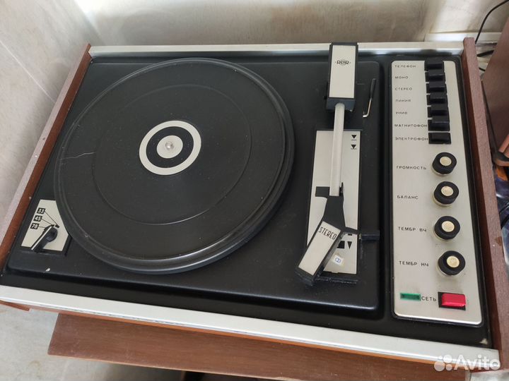 Проигрыватель винила СССР