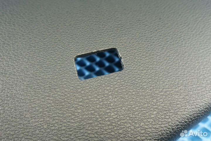 Обшивка центральной стойки левая Skoda Superb 3