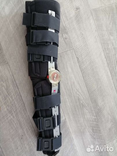 Коленный ортез регулируемый