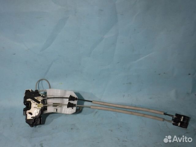 Замок двери задний левый Hyundai IX55