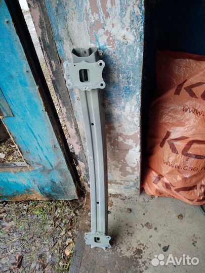 Уселитель бампера переднего субару импреза