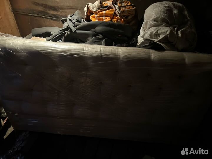 Кровать двухспальная с матрасом